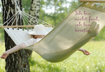 Gute Laune Gedanken - Frau in wei?er H?ngematte