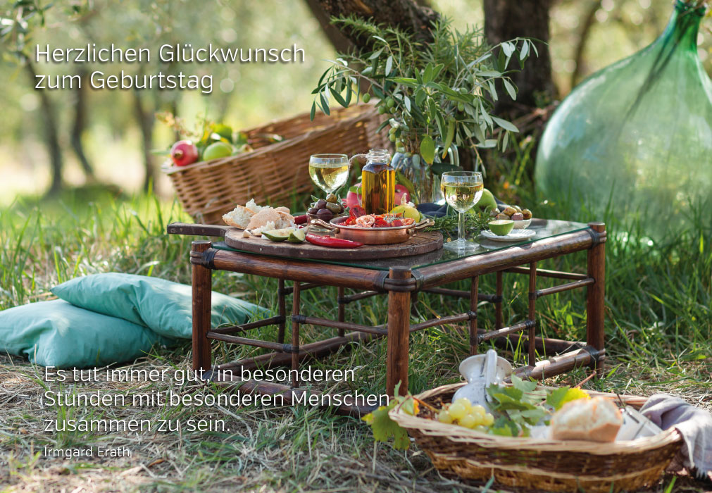 Geburtstag - Essen im Freien unter Bäumen